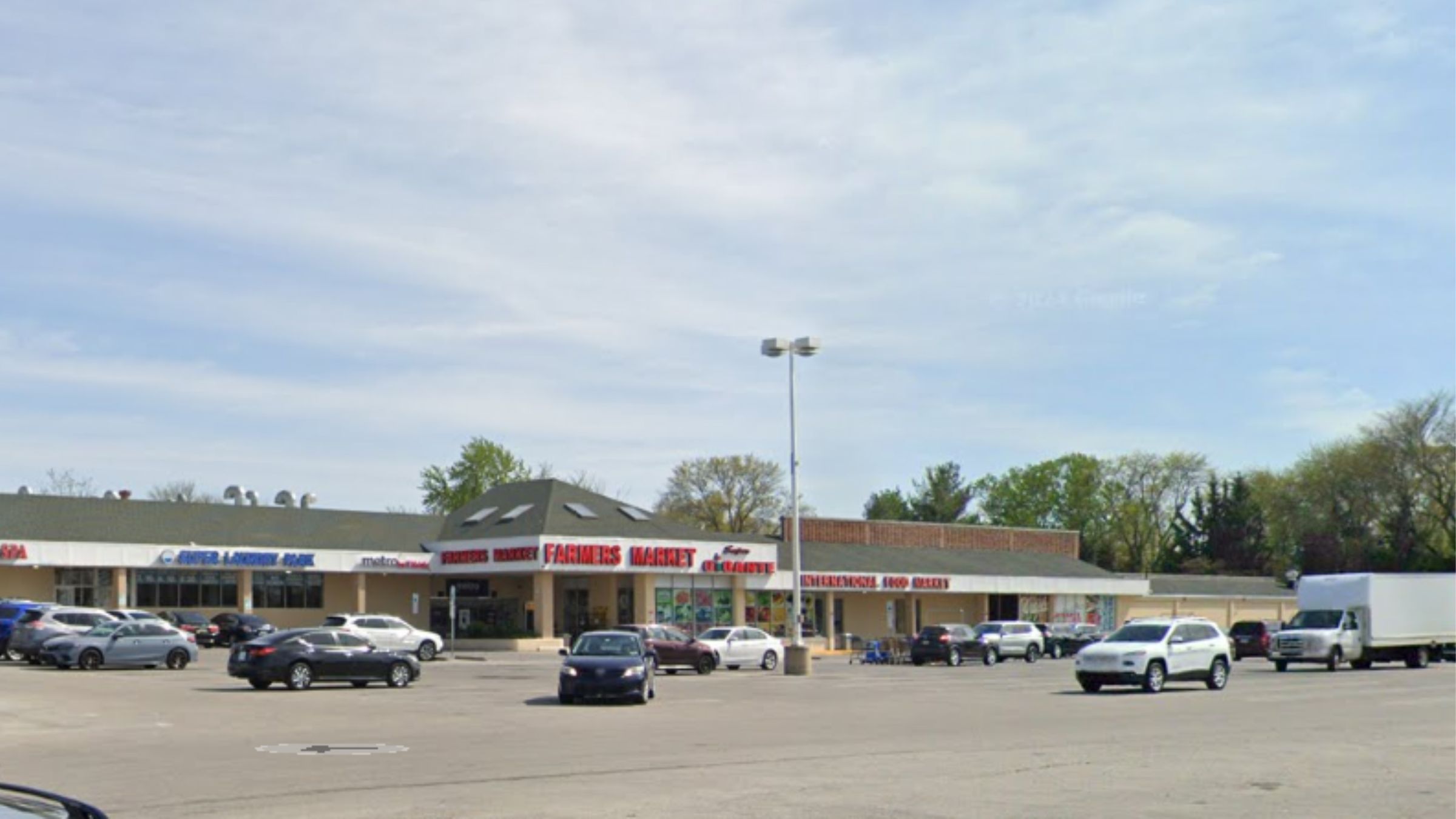 ICE突袭蒙哥马利县食品市场，14人被捕引发争议