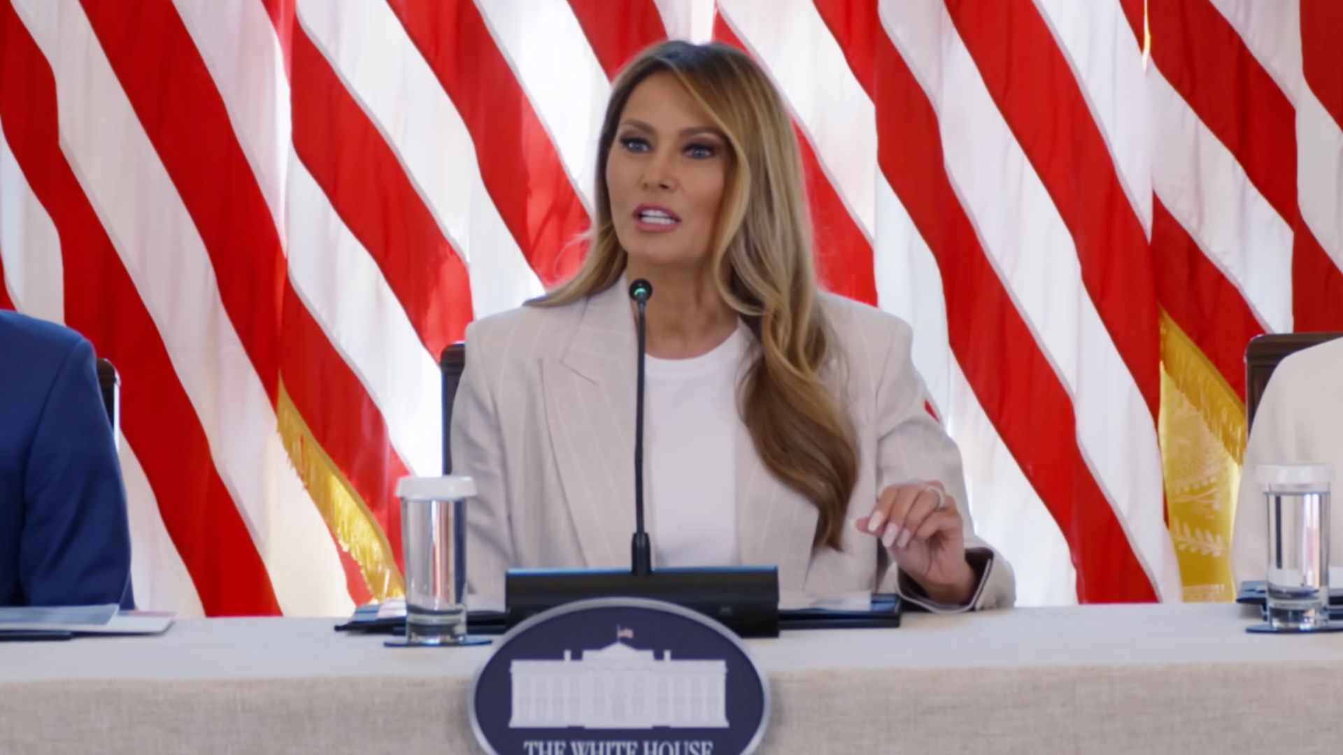 梅拉尼娅·特朗普主持白宫AI教育特别工作组会议，引领美国人工智能教育新时代