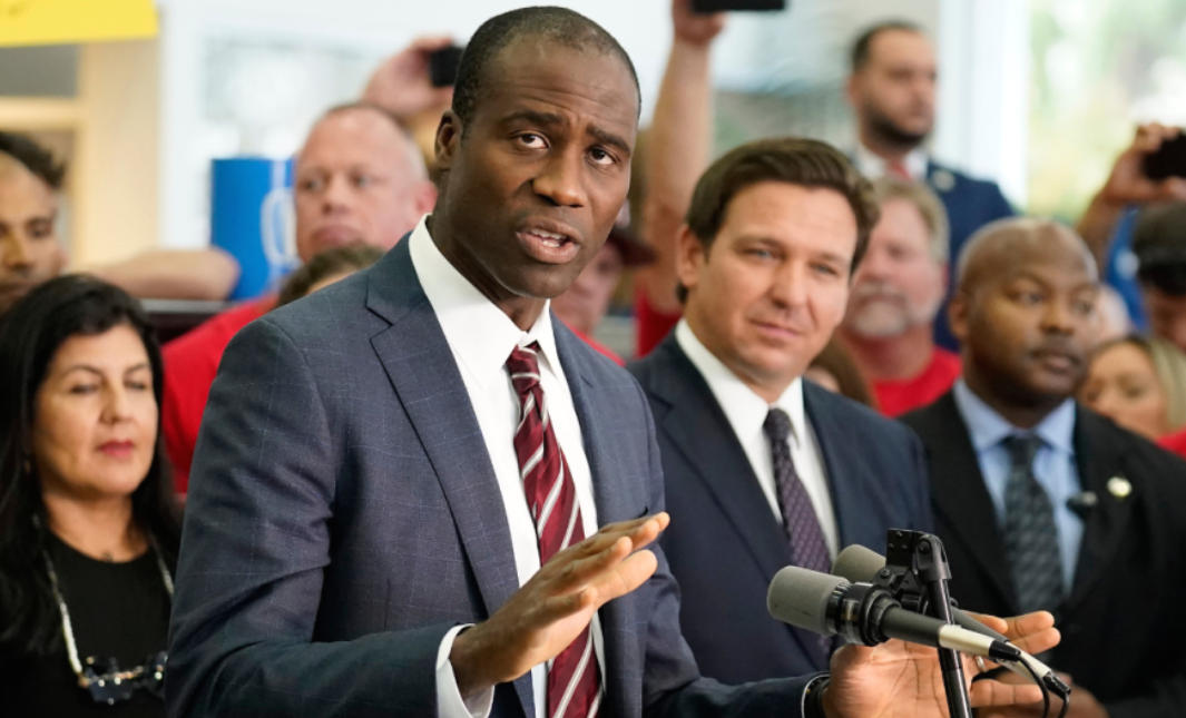 全美首例！佛州取消儿童疫苗强制接种引争议 