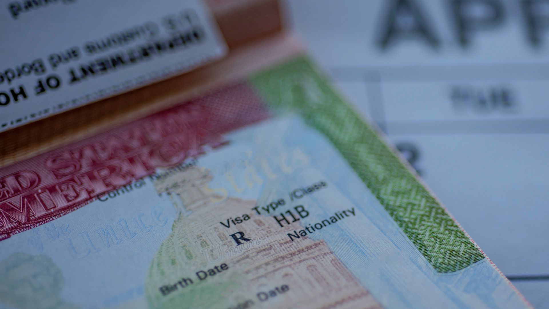 官方最新解析｜H-1B签证新政：仅限新申请，一次性缴费10万美元，现有持有人不受影响