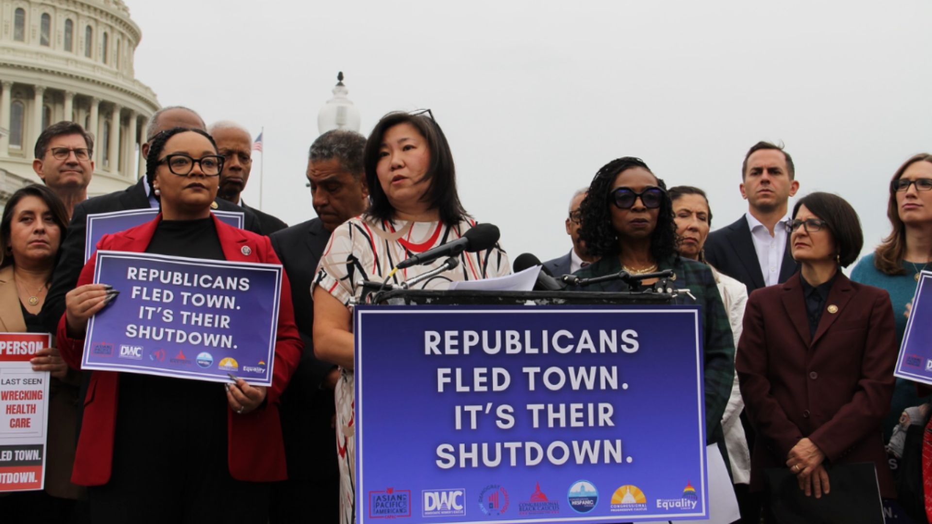 国会民主党党团召开新闻发布会 就潜在政府停摆和医疗保障问题发声