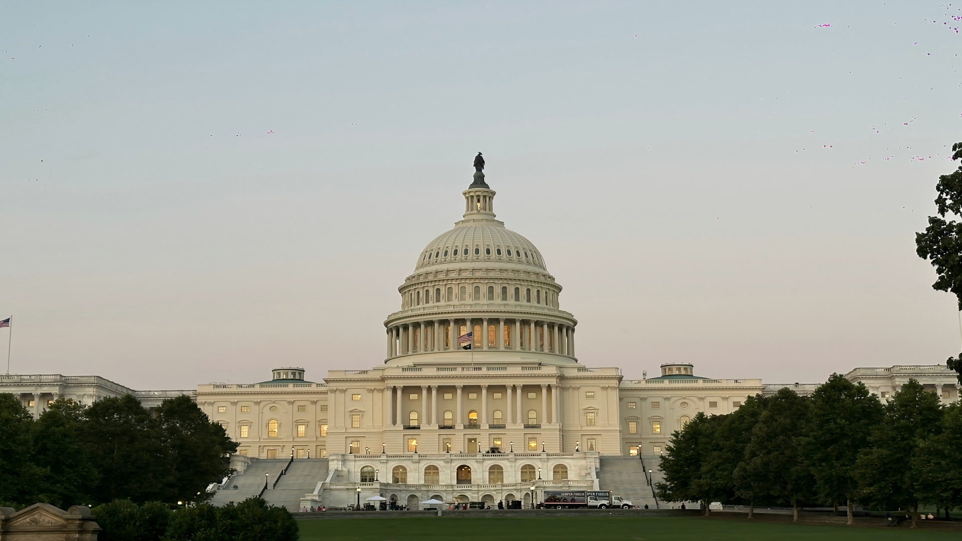 参议院两党法案皆未通过，政府停摆延长至下周